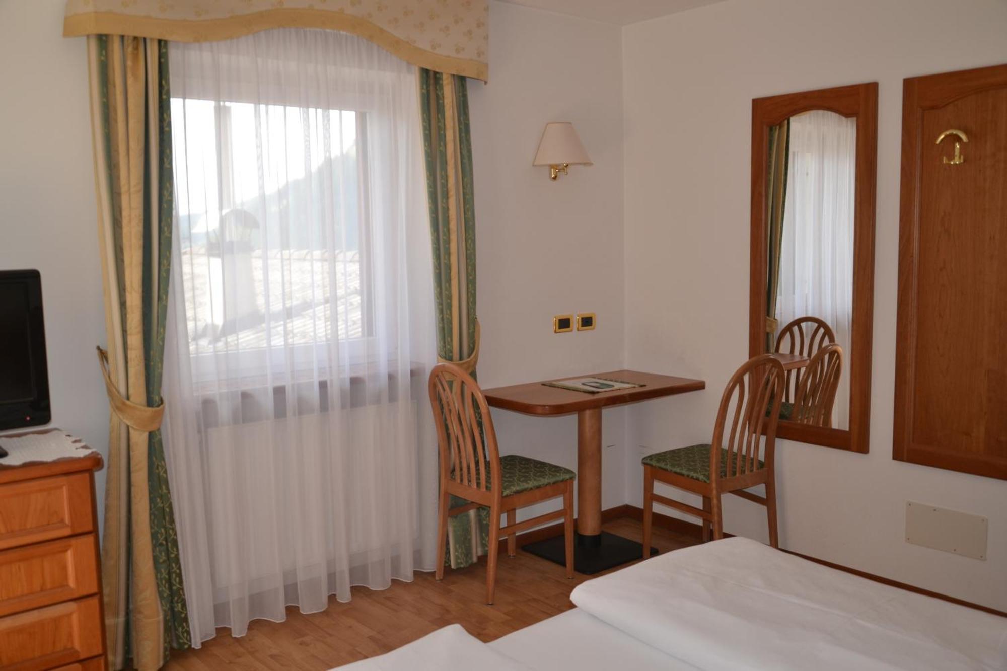 Hotel Scoiattolo Selva di Val Gardena Kültér fotó