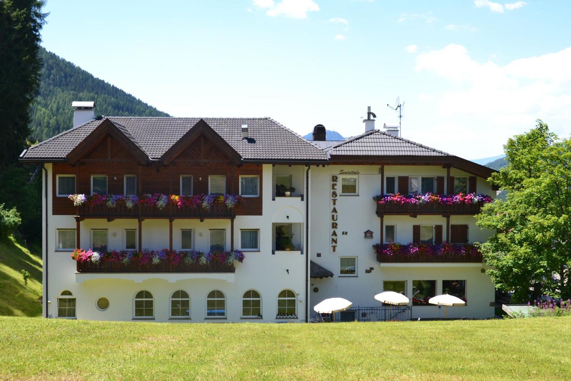 Hotel Scoiattolo Selva di Val Gardena Kültér fotó