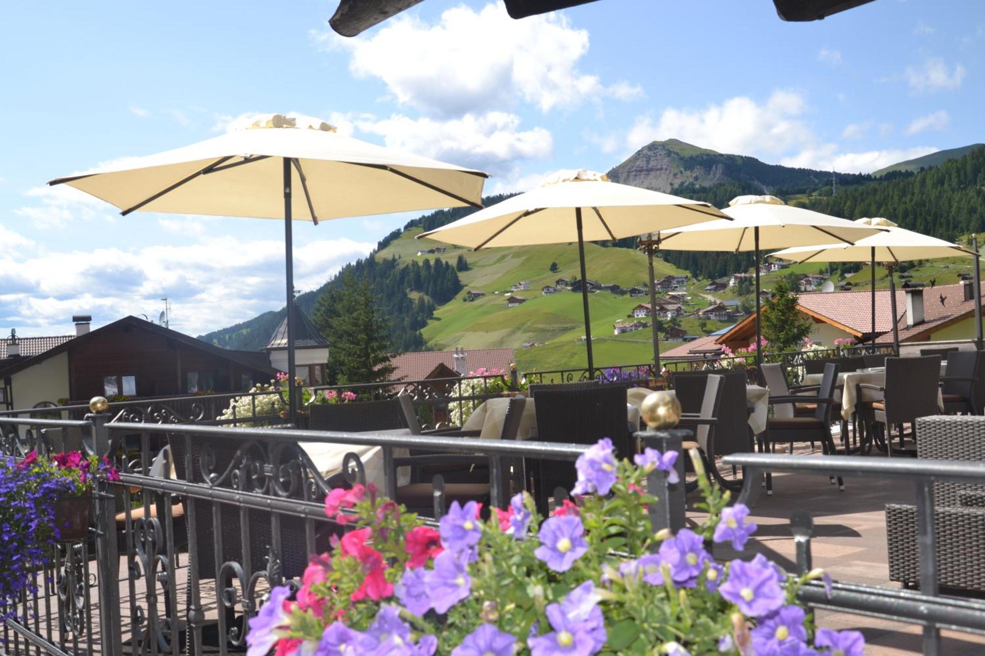 Hotel Scoiattolo Selva di Val Gardena Kültér fotó