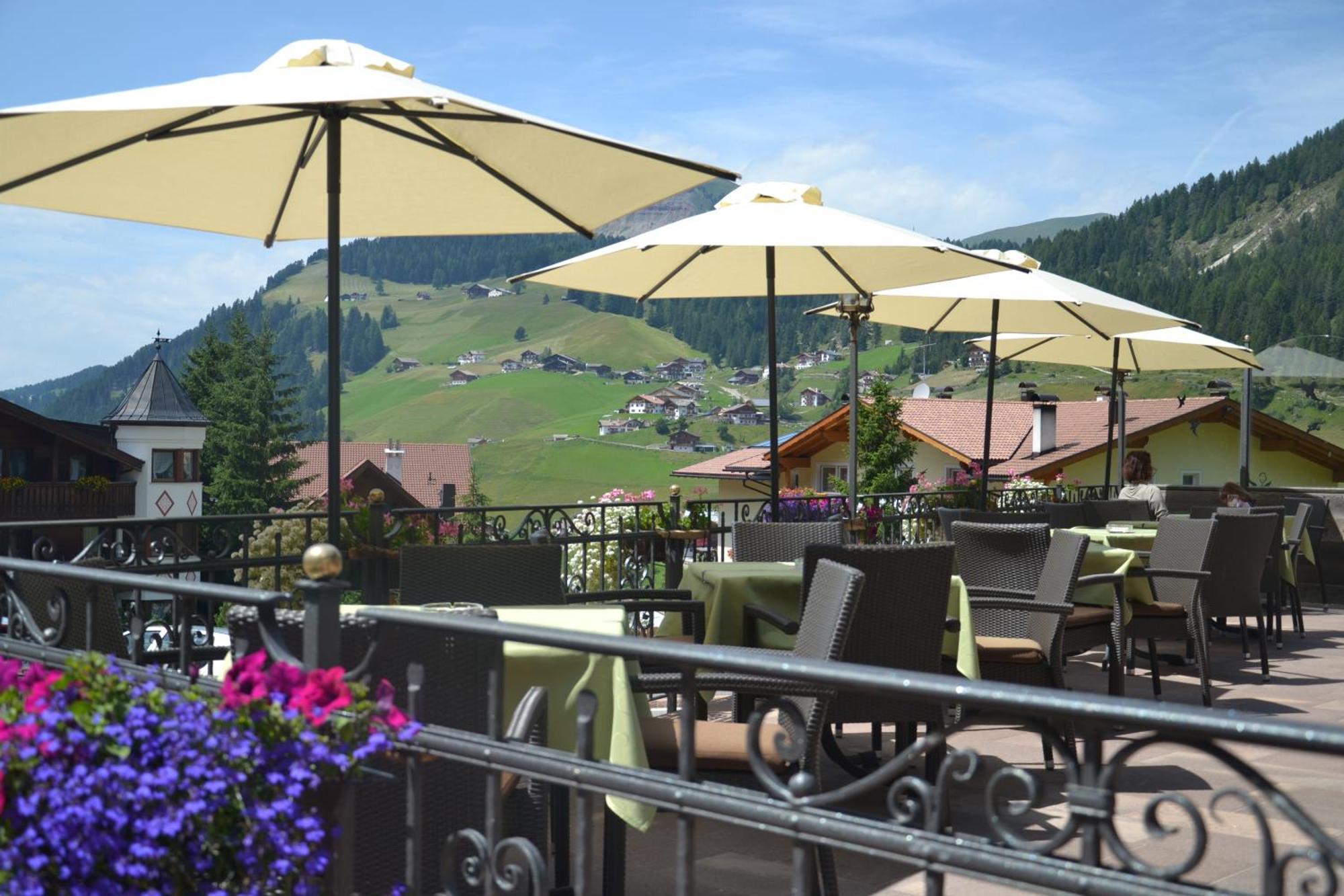 Hotel Scoiattolo Selva di Val Gardena Kültér fotó