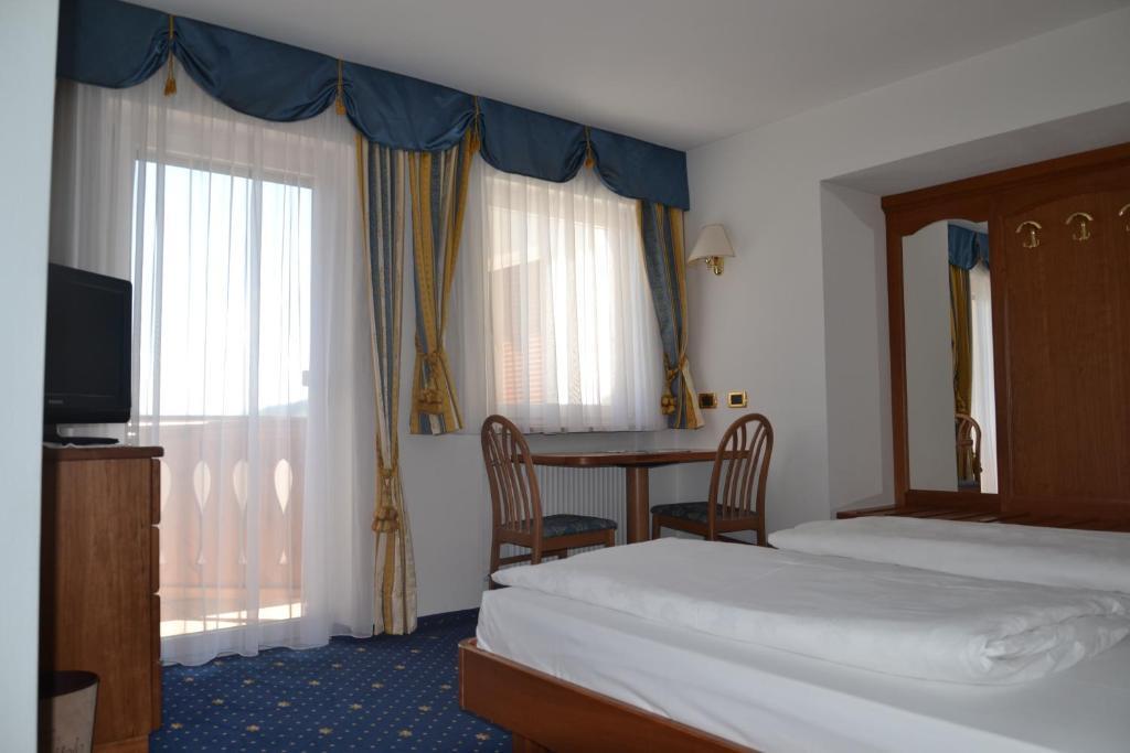 Hotel Scoiattolo Selva di Val Gardena Szoba fotó